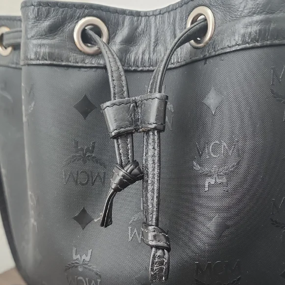 MCM Black Shoulder Bag with Drawstring Closure, Vintage Pre-owned - Picture 6 of 17